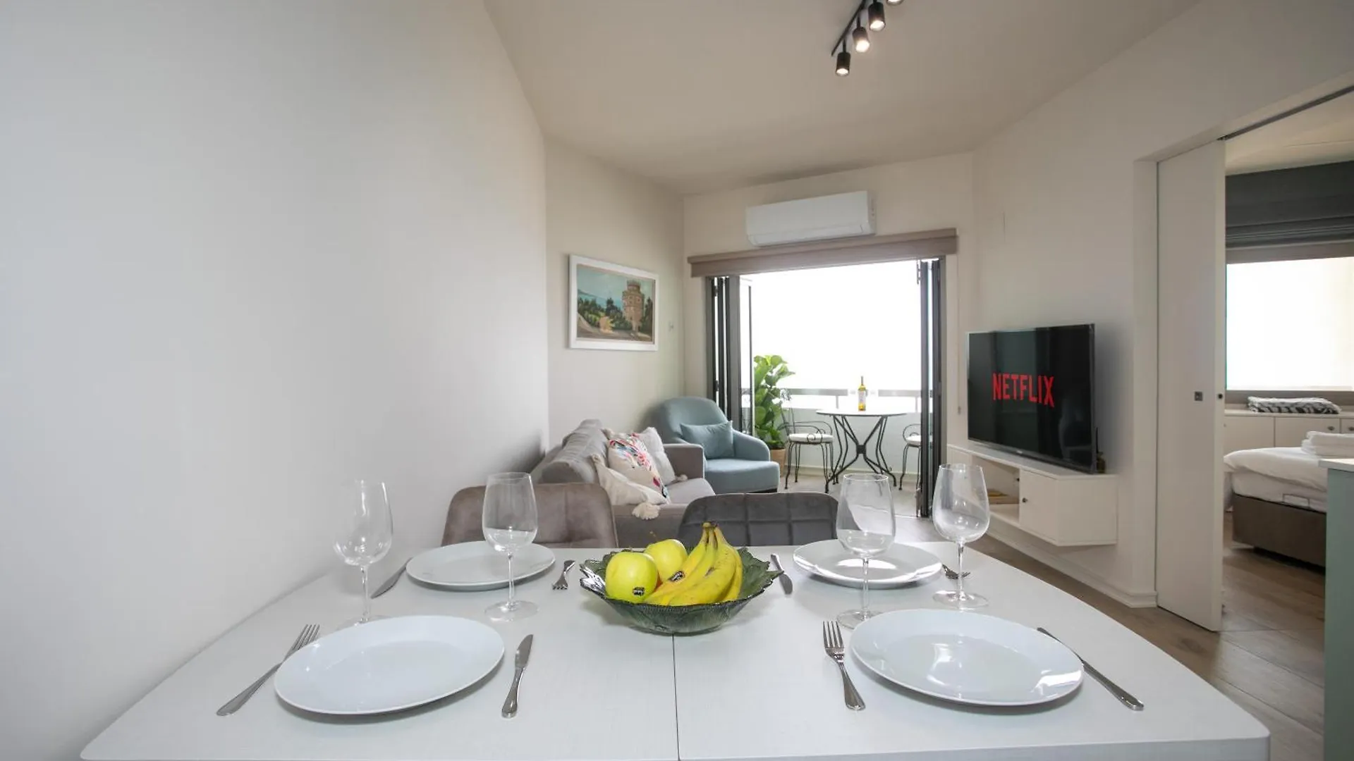 Palmove Luxurious Beachfront Apt Larnaca 0*,