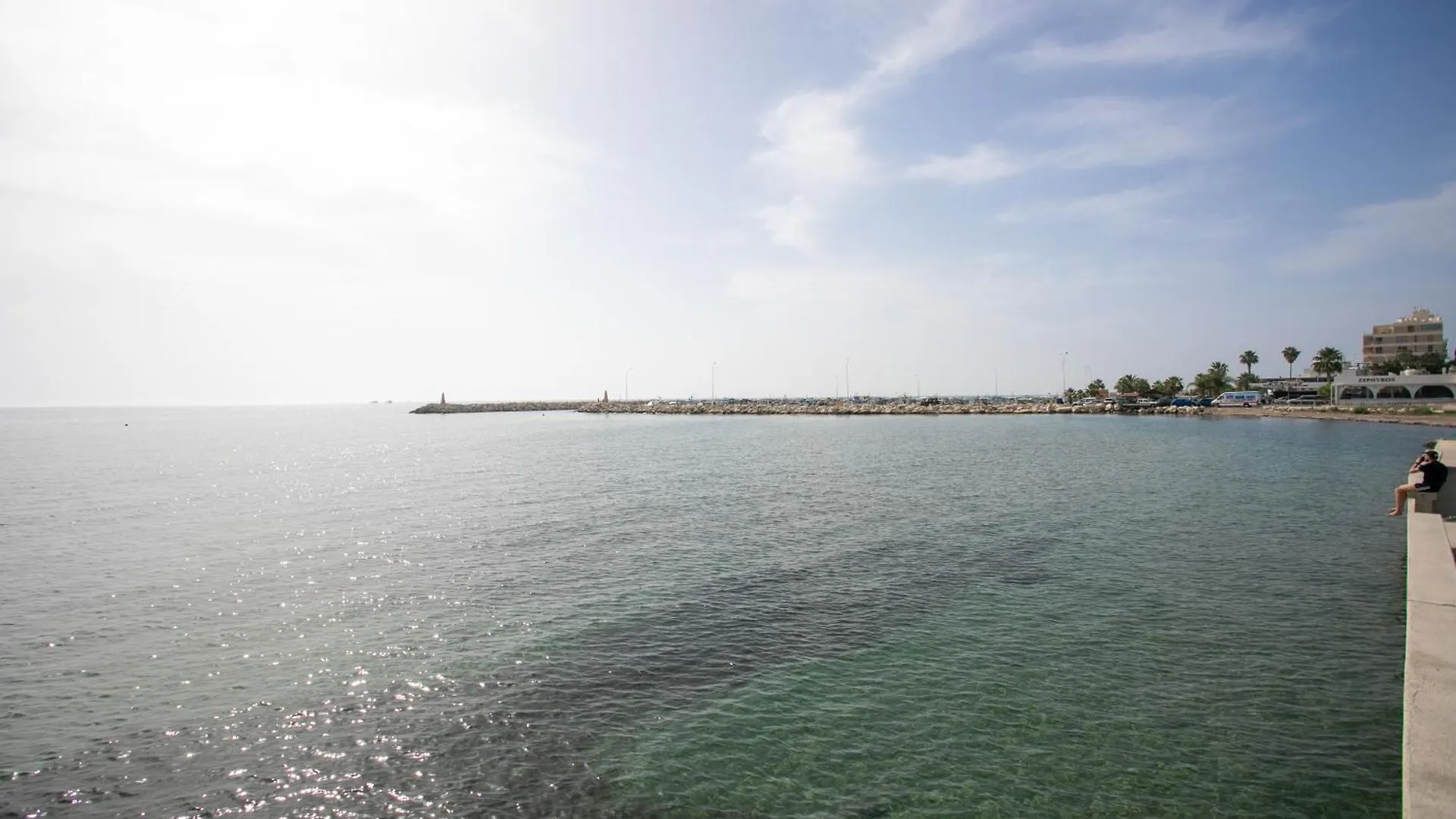 Palmove Luxurious Beachfront Apt Larnaca Daire