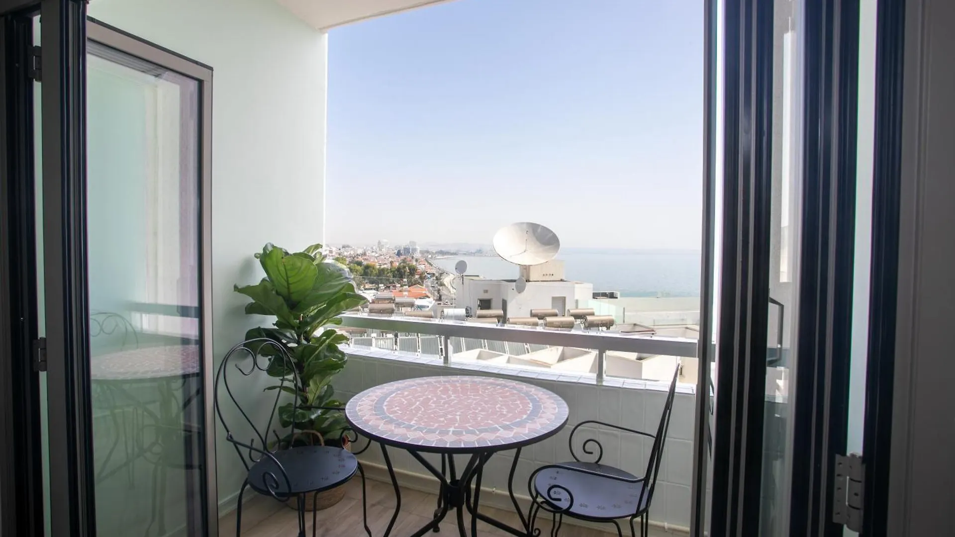 Daire Palmove Luxurious Beachfront Apt Larnaca