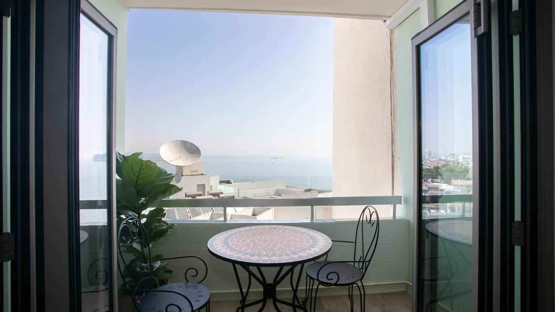 Daire Palmove Luxurious Beachfront Apt Larnaca