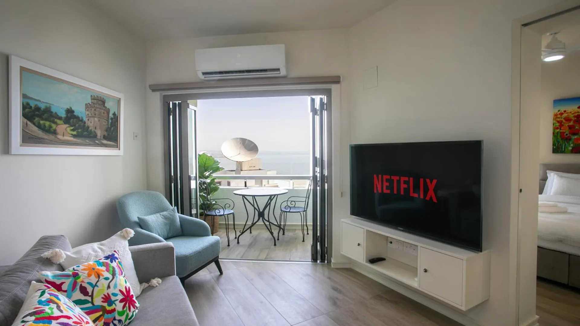 Palmove Luxurious Beachfront Apt Larnaca 0*,  Kıbrıs